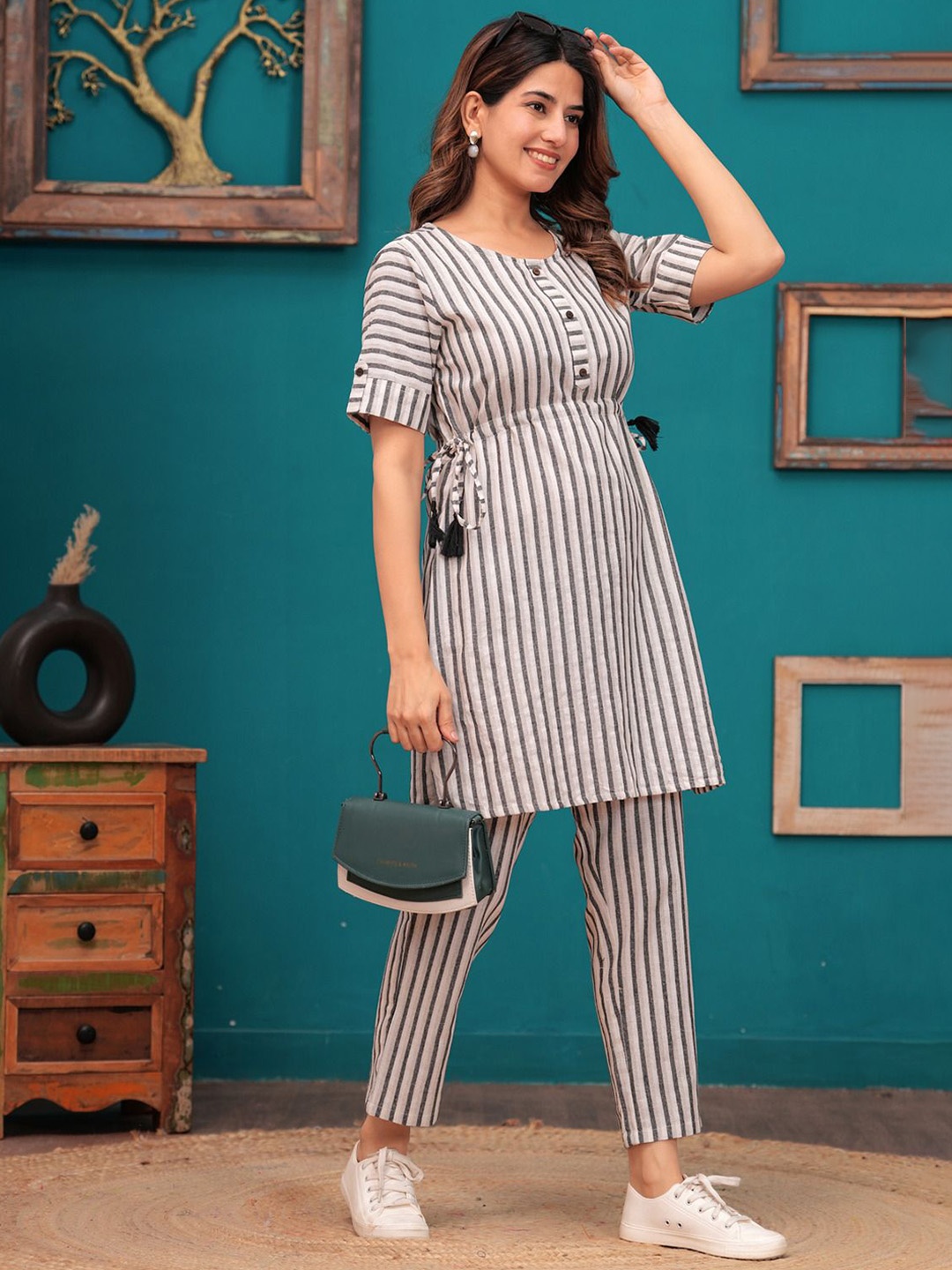 

SARAI CREATIONS Striped Round Neck Pure Cotton Tunic & Trouser, Black