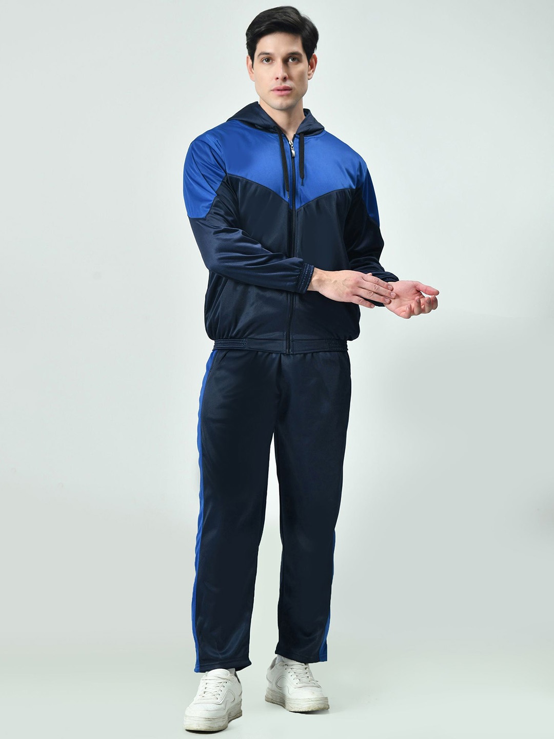 

BAESD Men Colourblocked Hooded Tracksuit, Navy blue