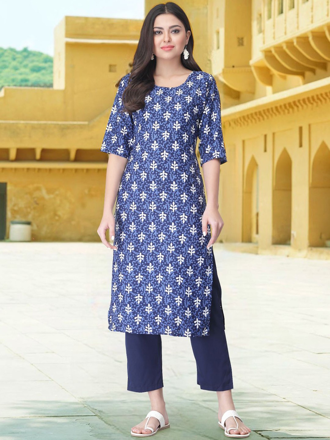 

7Threads Floral Printed Round Neck Straight Kurta With Trousers, Blue