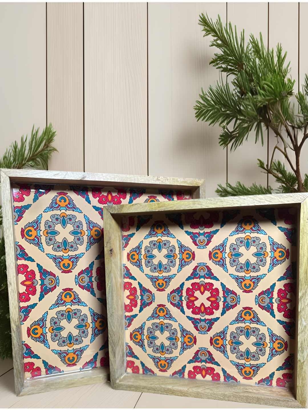 

MODEFE Red & Blue 2 Pieces Printed Wooden Easy to Clean Serving Trays