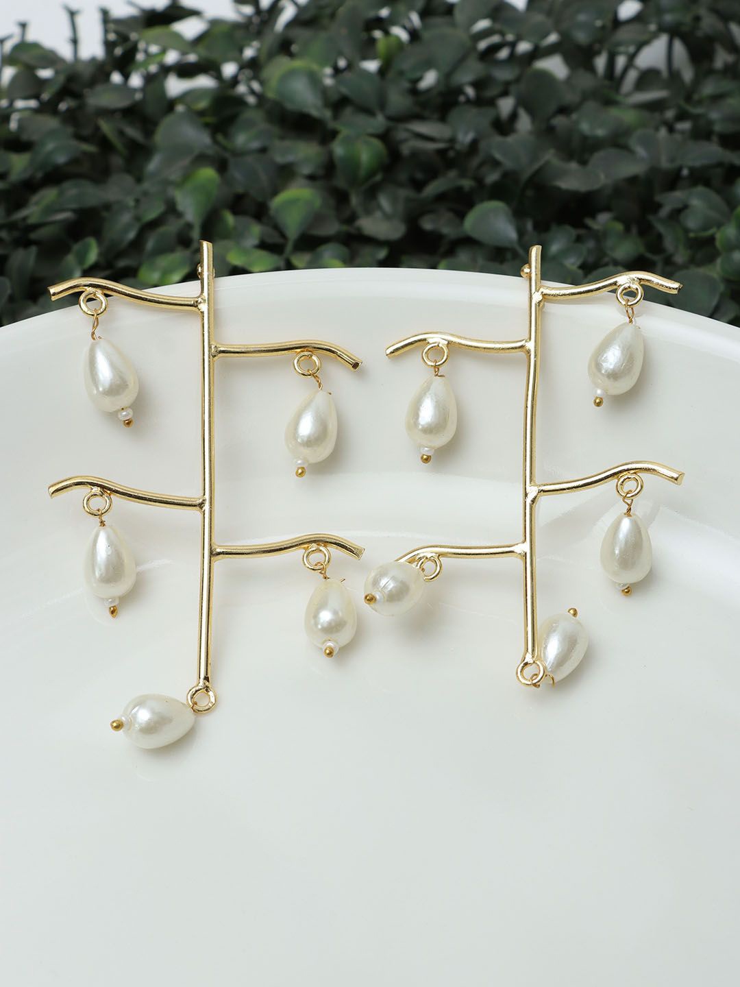 

Ozanoo Gold-Plated Artificial Beaded Contemporary Shaped Drop Earrings
