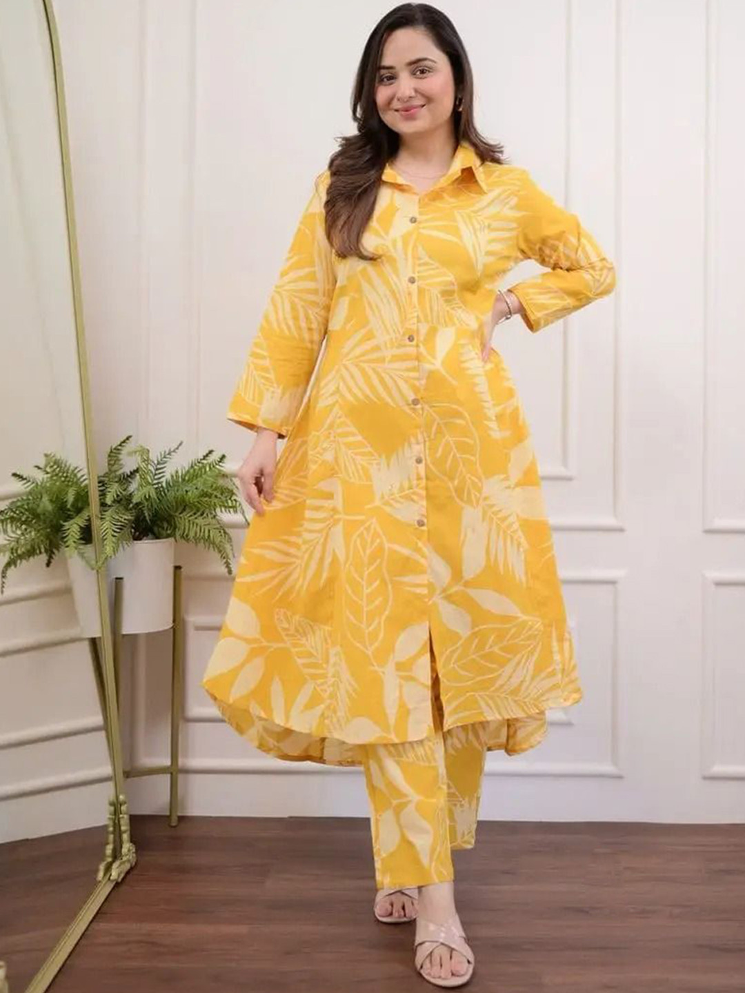

AARYAHI Women Ethnic Motifs Printed Regular Pure Cotton Kurta with Trousers, Yellow