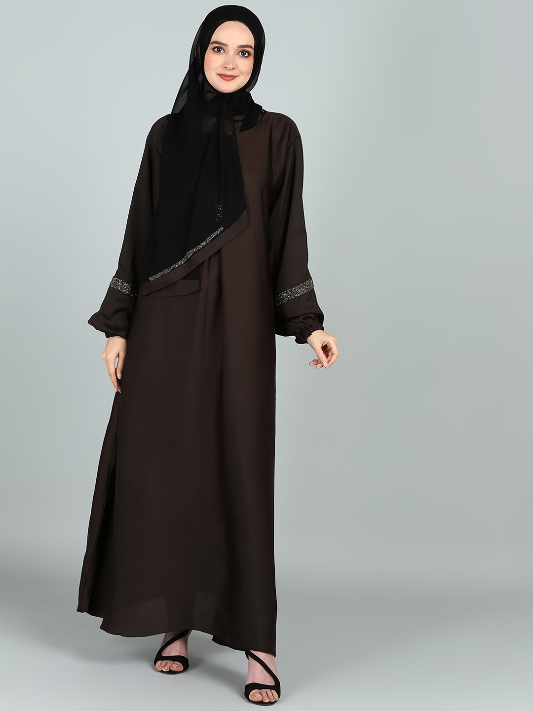 

BROKE BRAND Solid Round Neck Abaya, Brown