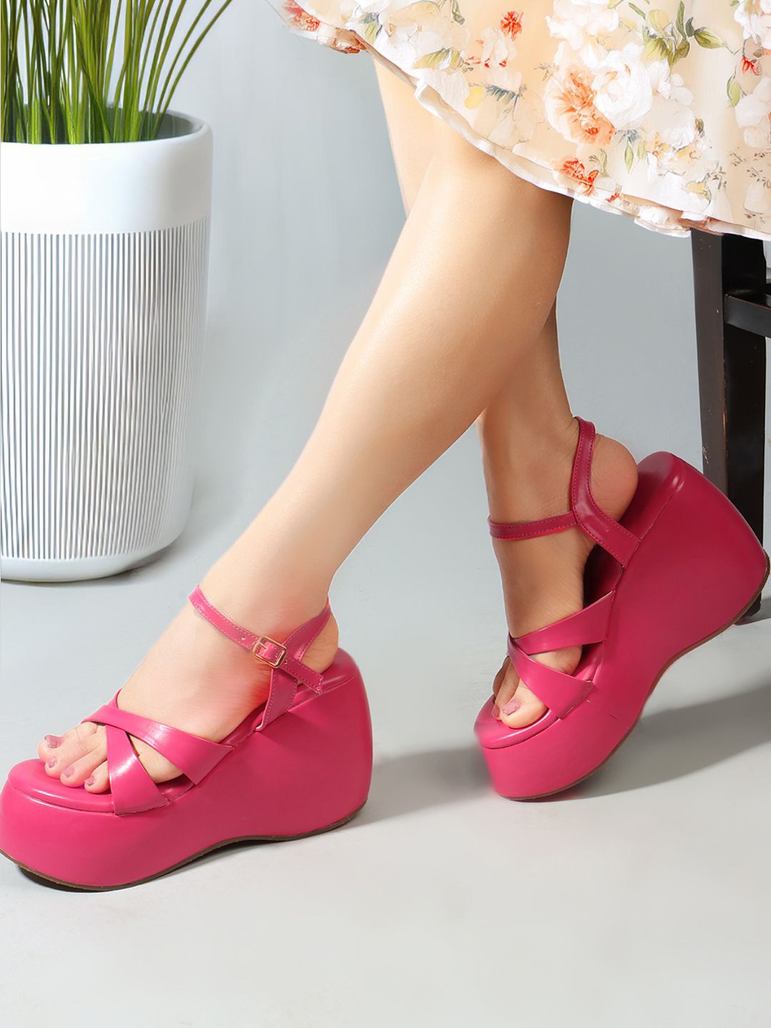 

Lavie EWomen Platform Sandals, Magenta