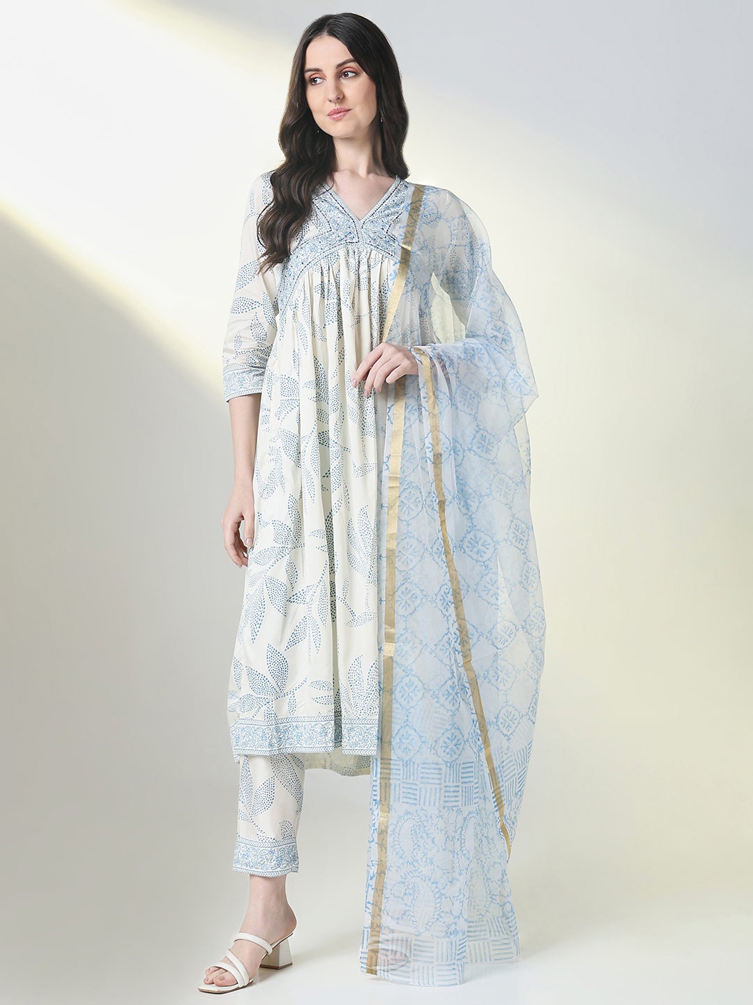 

SHOWOFF Floral Printed Thread Work Pleated Empire Kurta with Trousers & Dupatta, White