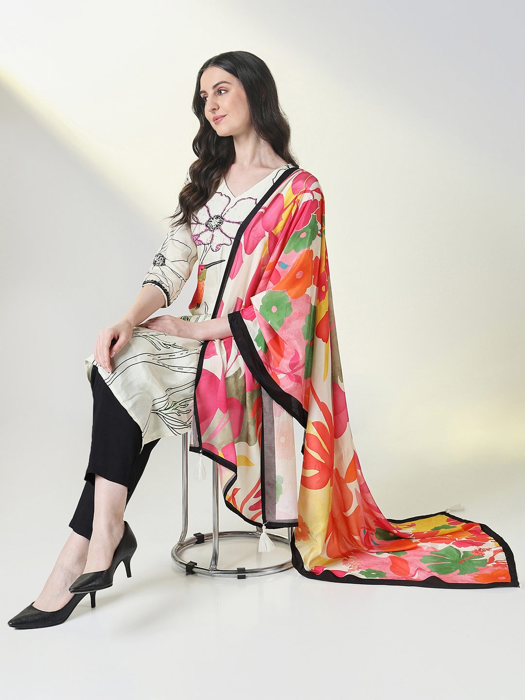 

SHOWOFF Floral Printed Sequinned Straight Kurta with Trousers & Dupatta, Off white