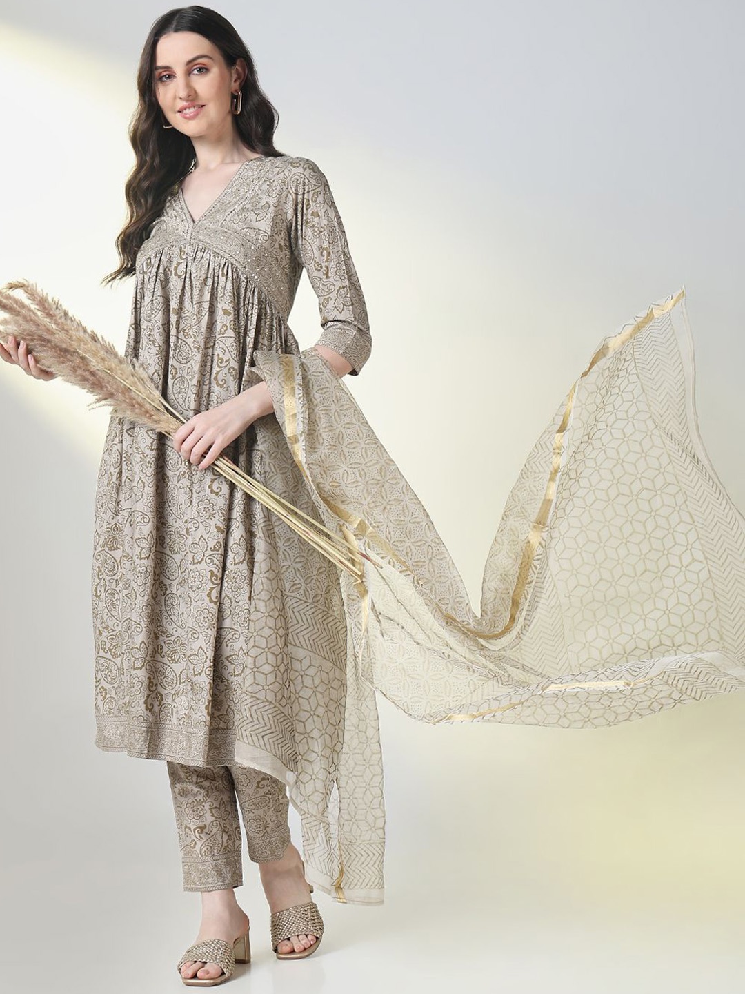 

SHOWOFF Paisley Printed Thread Work Pleated Empire Kurta with Trousers & Dupatta, Grey