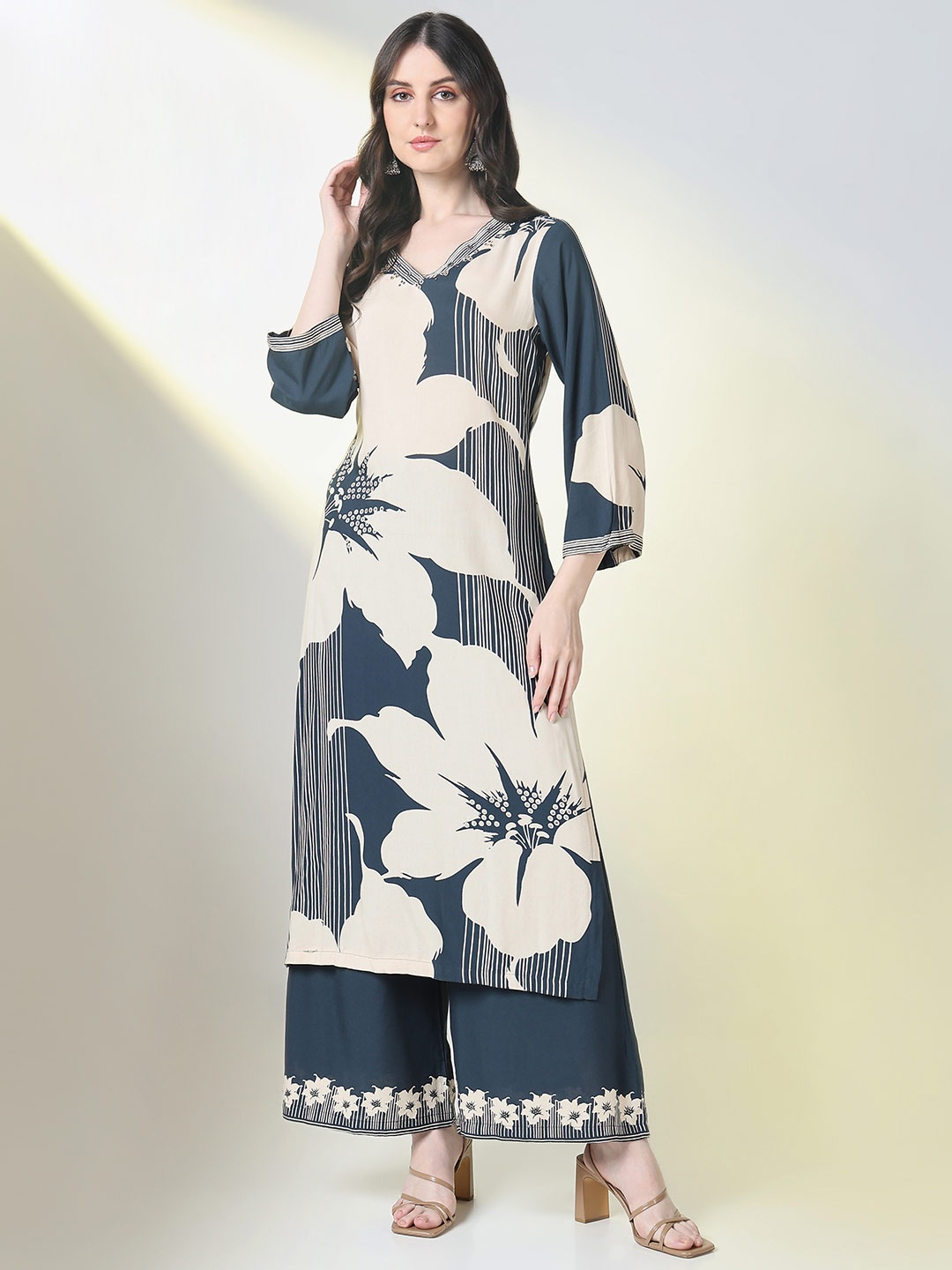 

SHOWOFF Floral Printed Sequence V-Neck Straight Kurta With Palazzo, Teal