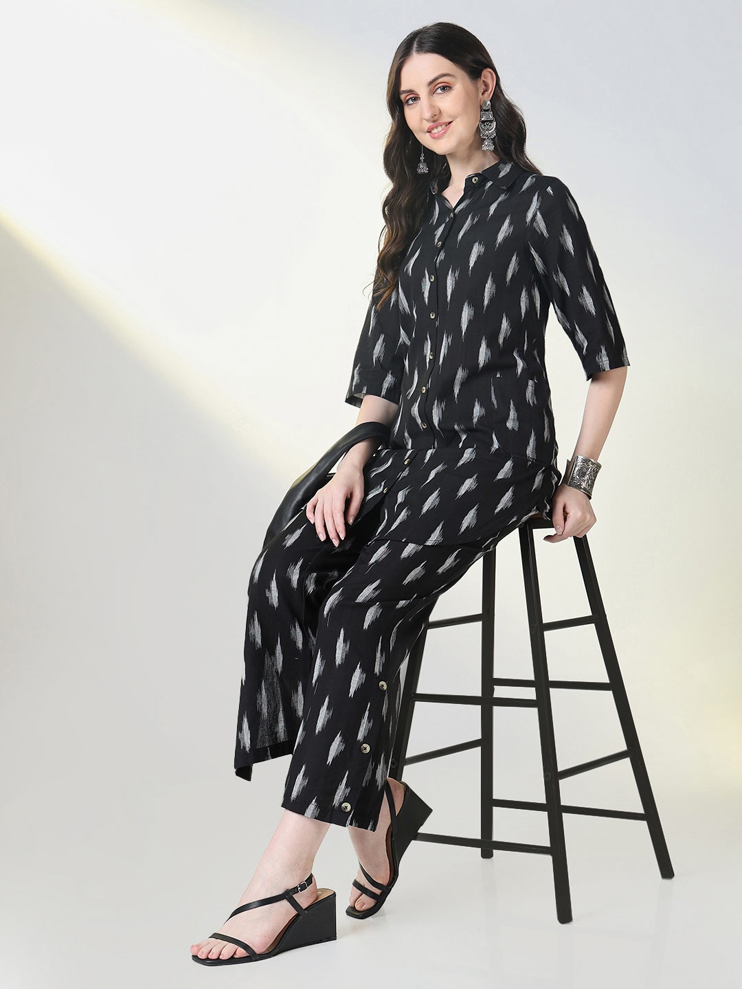 

SHOWOFF Women Printed Regular Kurta with Trousers, Black