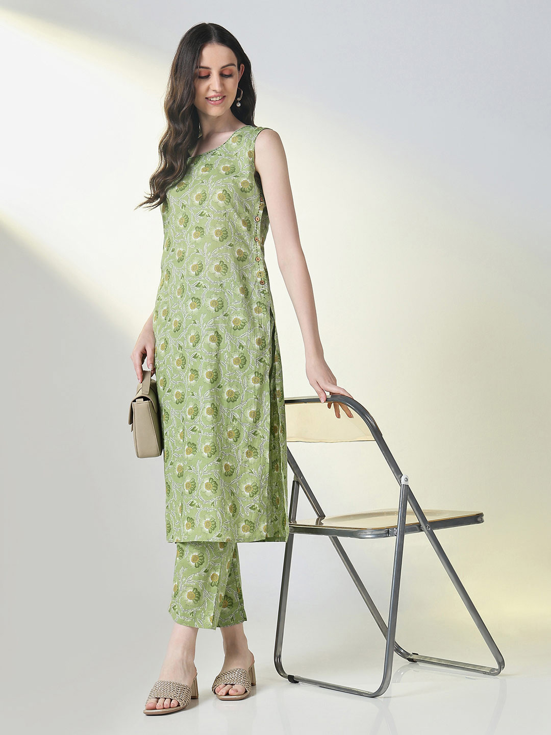 

SHOWOFF Floral Printed Round Neck Kurta with Trousers, Green