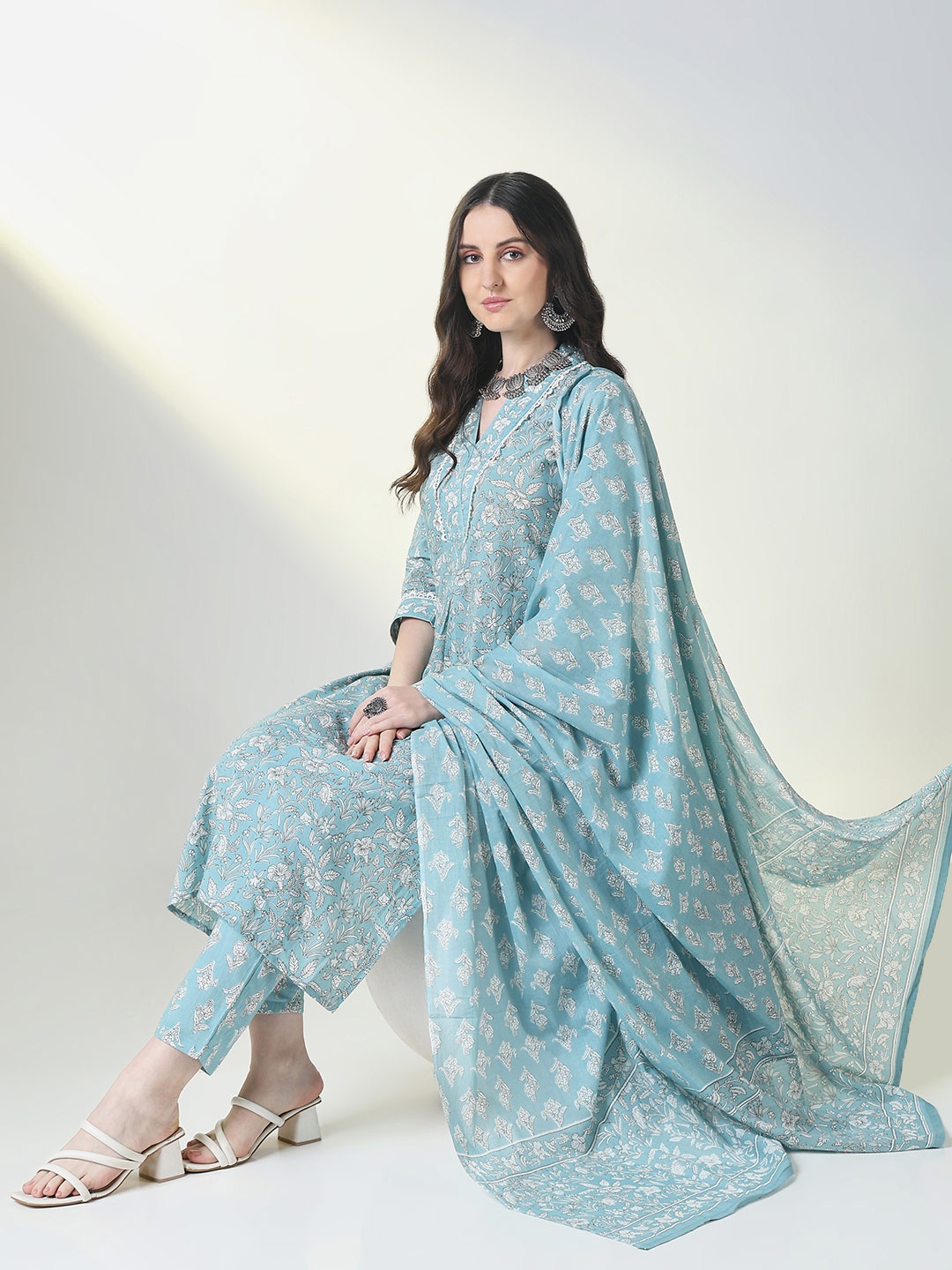 

SHOWOFF Floral Printed Pleated V-Neck Kurta With Trousers And Dupatta, Blue