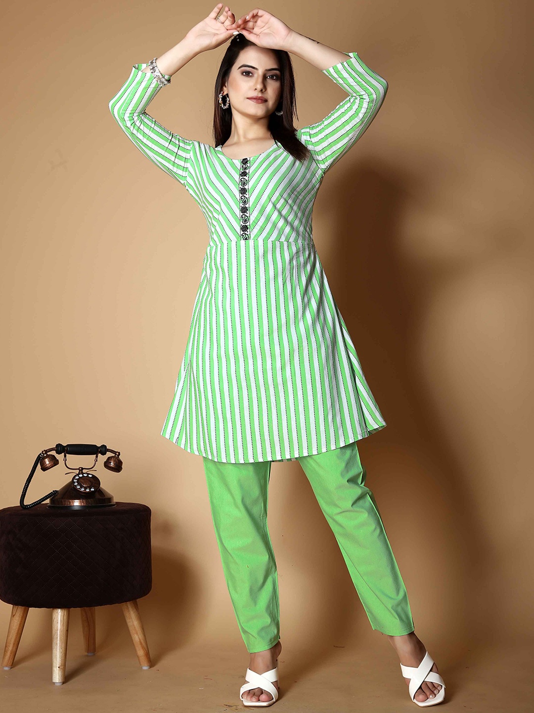

Krimmple Striped Pure Cotton Empire Straight Kurta with Trousers, Green