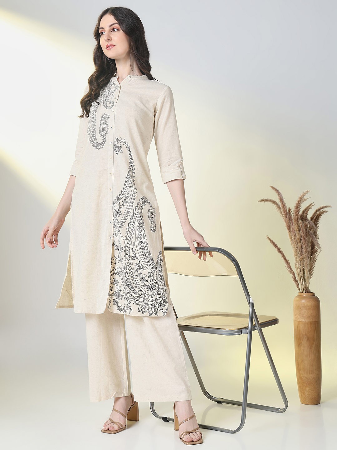 

SHOWOFF Paisley Printed Mandarin Collar A-Line Panelled Kurta with Trousers, Cream