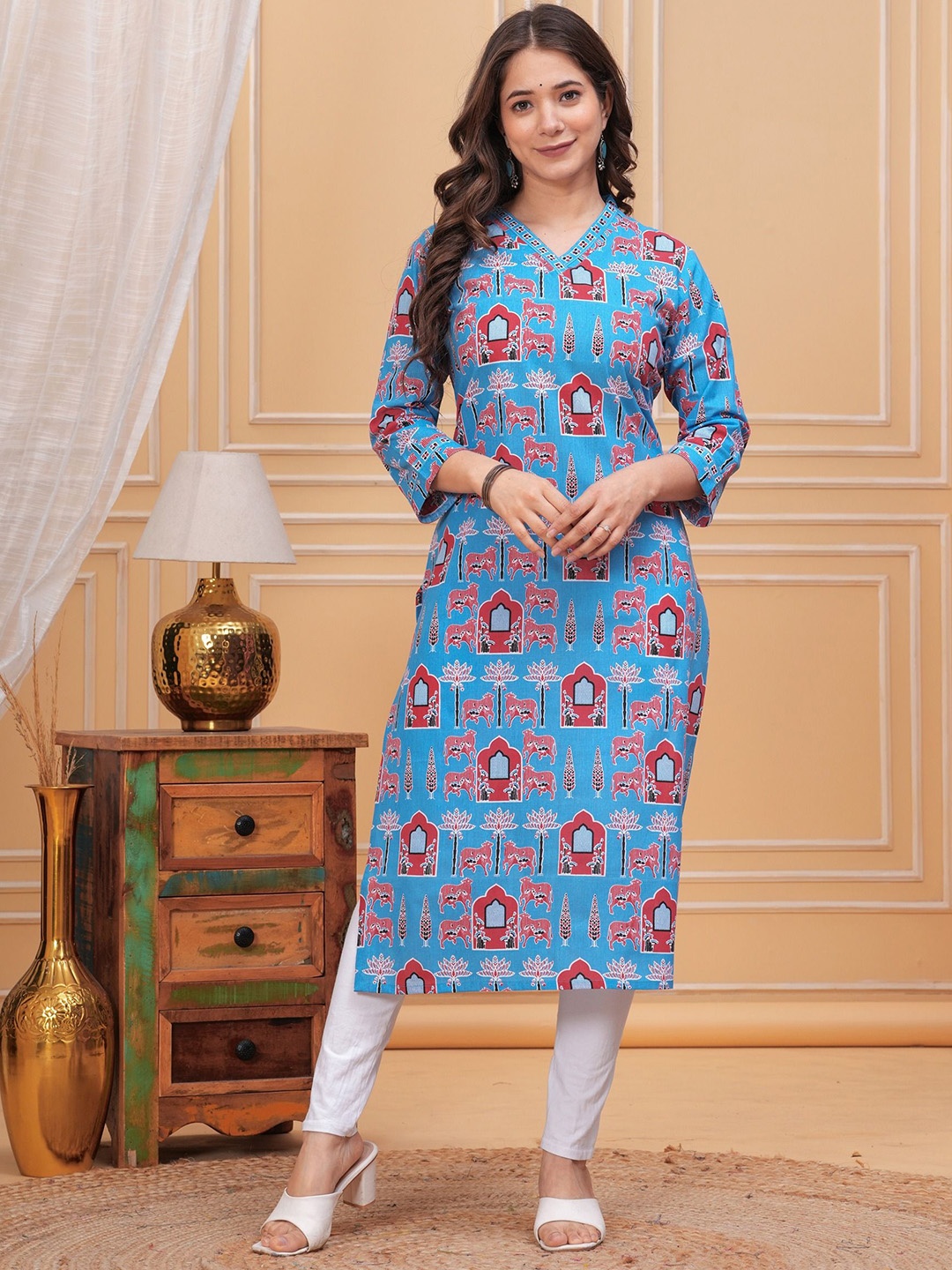 

PARTHVI Ethnic Motifs Printed V-Neck Pure Cotton Straight Kurta, Blue