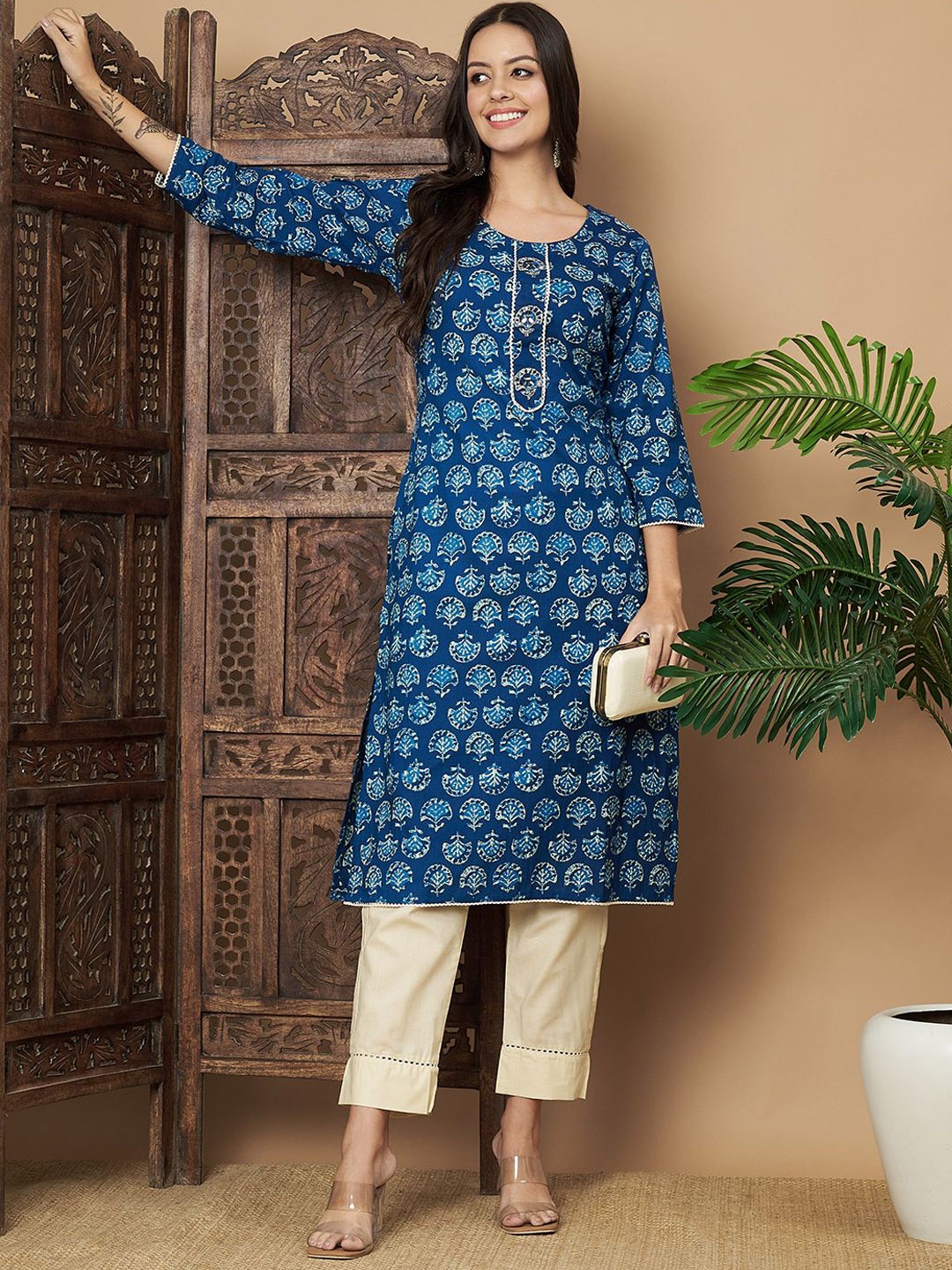 

Label Khoj Floral Printed Pure Cotton Straight Kurta With Trousers, Blue
