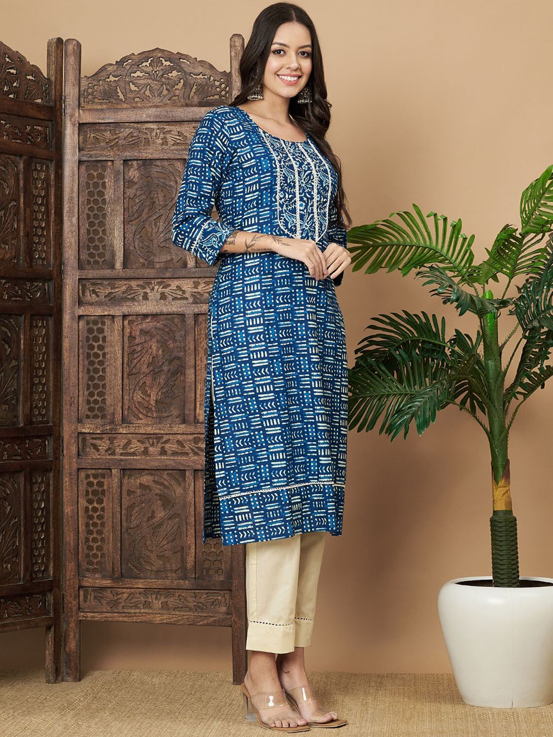

Label Khoj Abstract Printed Pure Cotton Straight Kurta With Trousers, Blue
