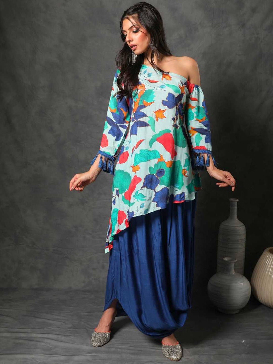 

Label Ishnya Printed One Shoulder Top With Skirt, Blue
