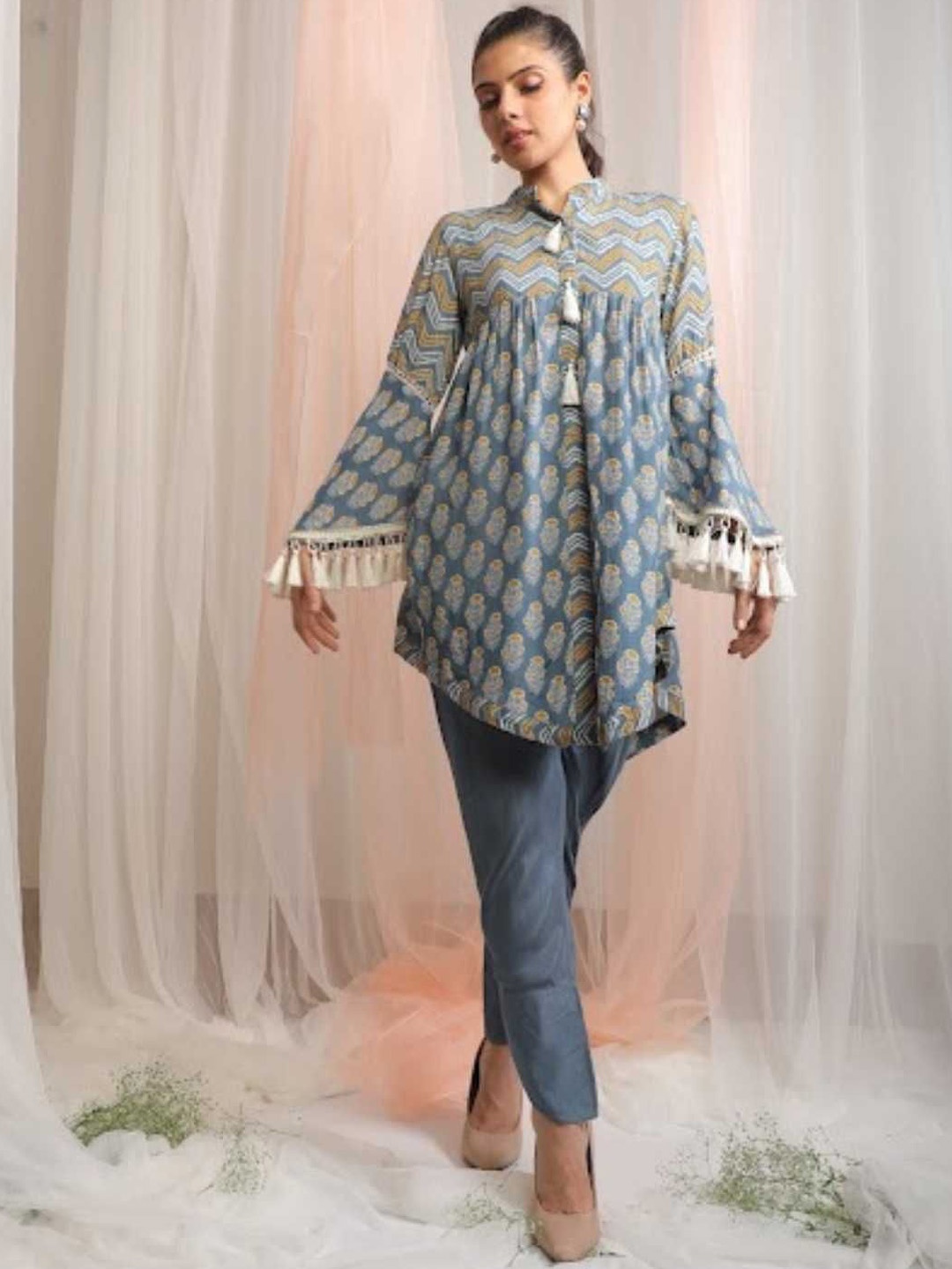 

Label Ishnya Printed Mandarin Collar Tunic With Trouser, Blue