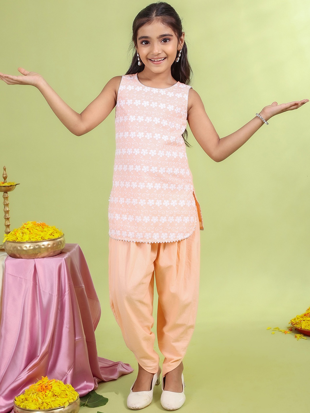 

MASTARANG Girls Floral Embroidered Straight Kurta With Patiala, Peach