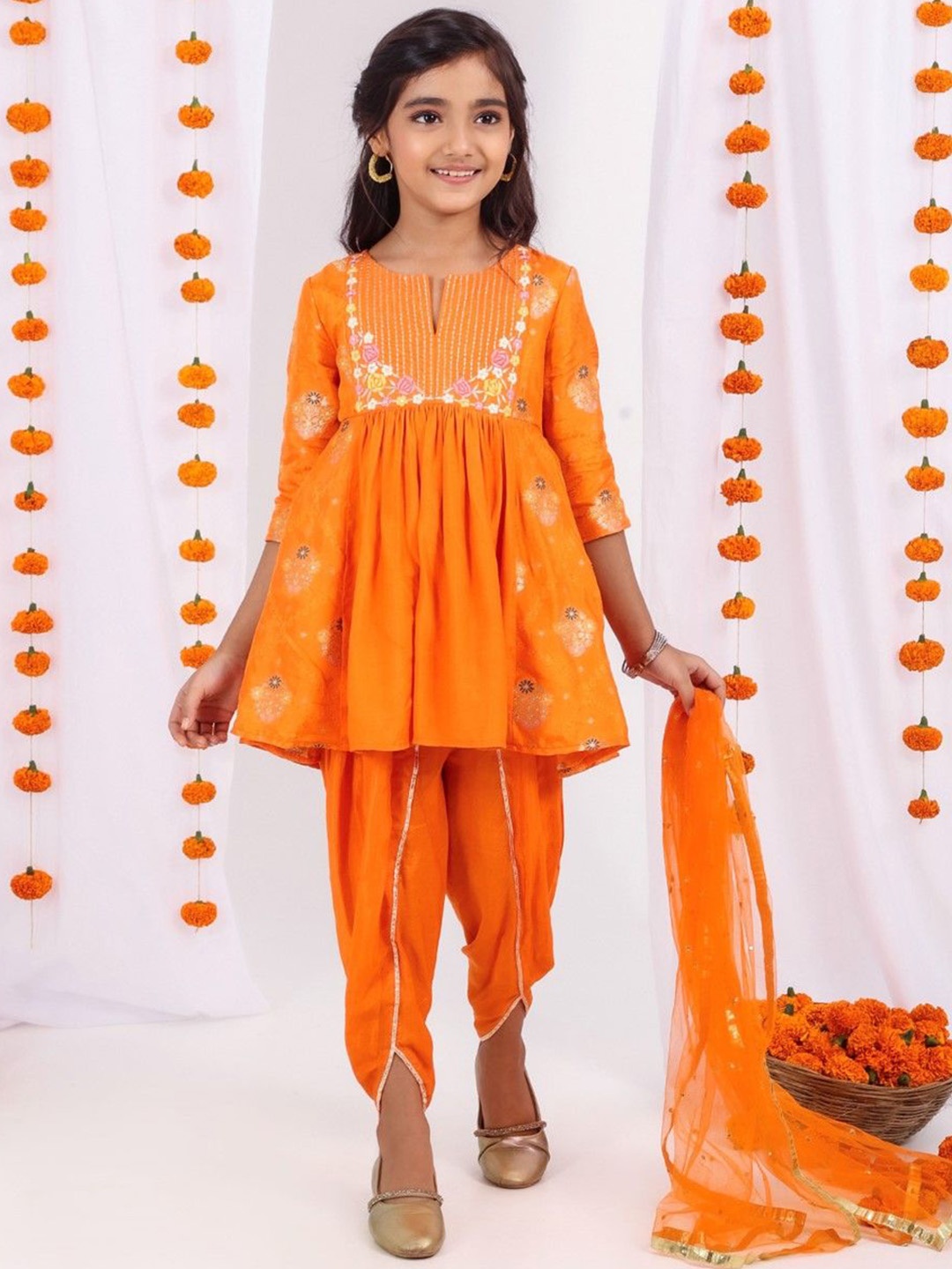 

MASTARANG Girls Floral Printed Thread Work Kurta With Patiala Set, Orange