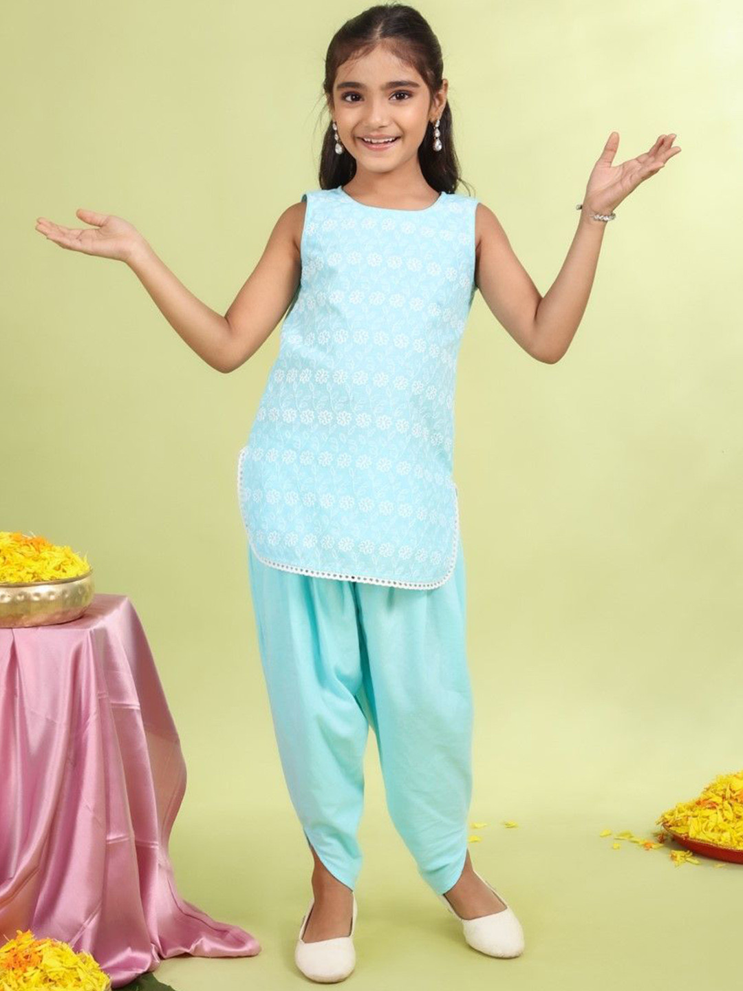 

MASTARANG Girls Floral Printed Straight Kurta With Patiala And Dupatta, Blue