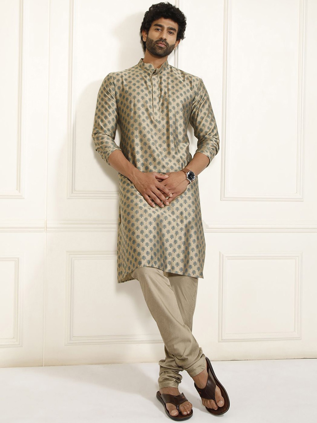 

VASTRAMAY Men Ethnic Motifs Printed Mandarine Collar Kurta with Churidar, Camel brown