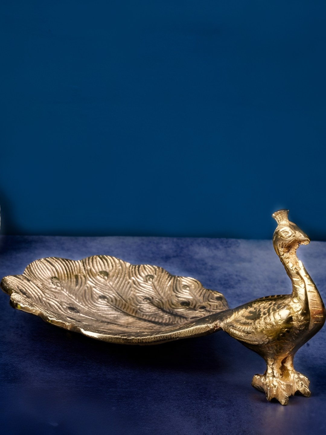 

THE HOME CO. Gold-Toned Textured Aluminium Peacock Food Platter