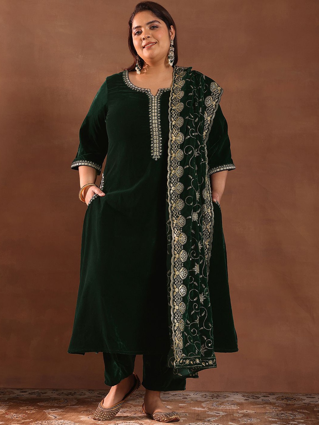 

EXTRA LOVE BY LIBAS Plus Size Floral Yoke Design Velvet Kurta With Trousers And Dupatta, Green