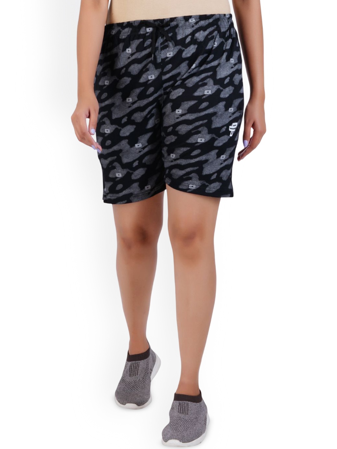 

FEEL TRACK Women Printed Cotton Mid-Rise Sports Shorts, Black