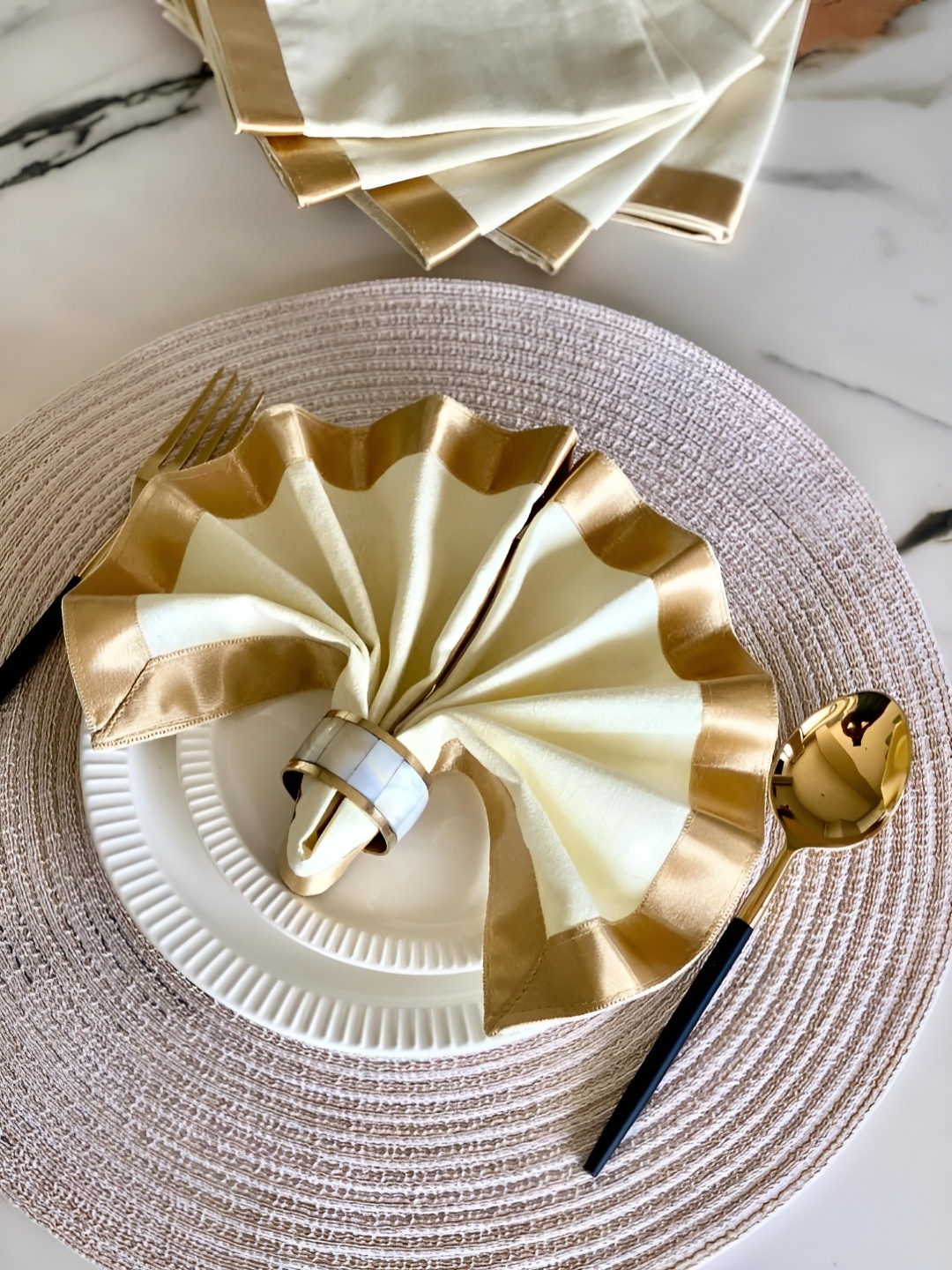 

Mason Home Cream-Coloured & Gold-Toned 6 Pieces Pure Cotton Table Napkins
