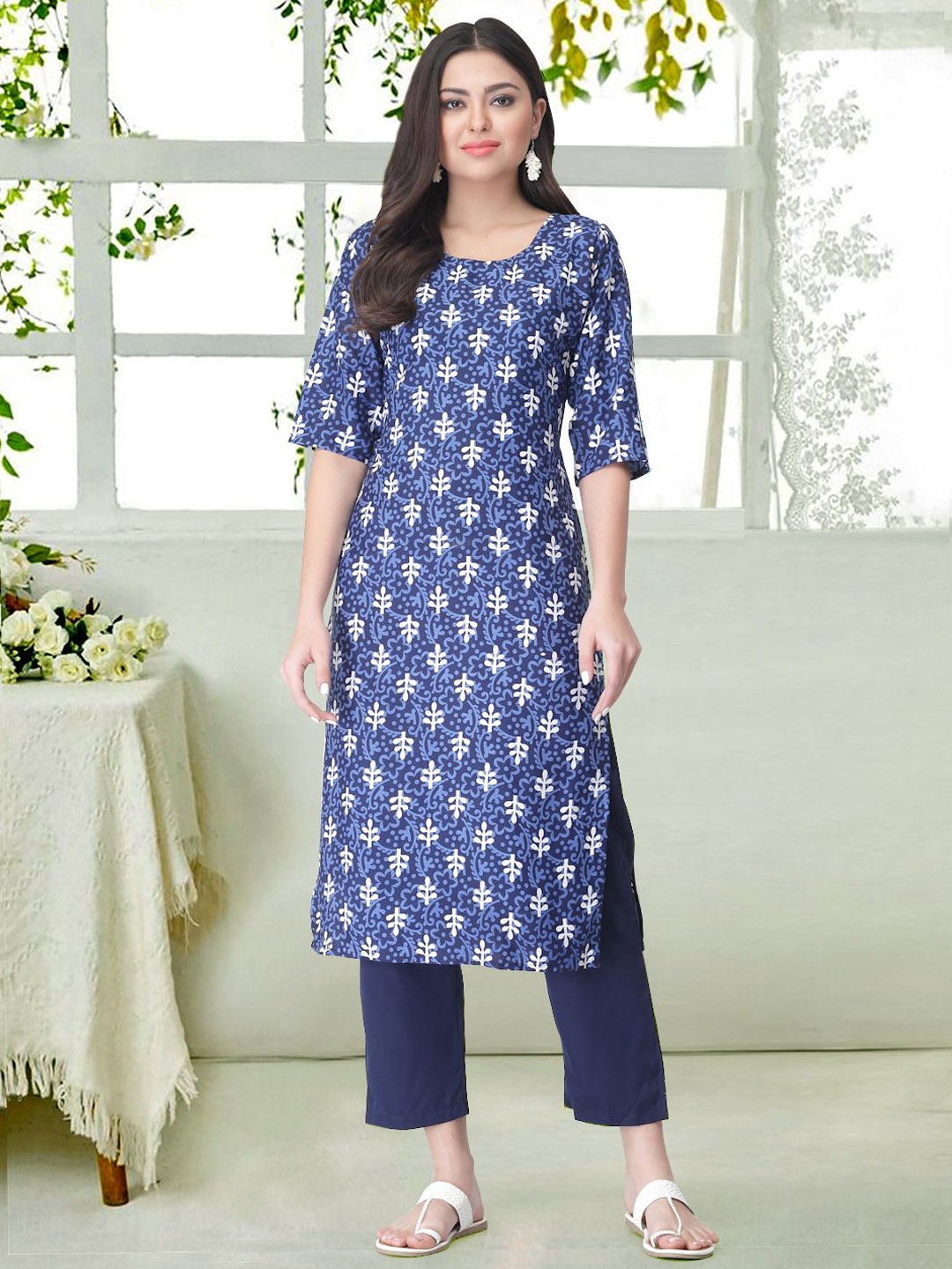 

7Threads Ethnic Motifs Printed Round Neck Straight Kurta With Trousers, Blue