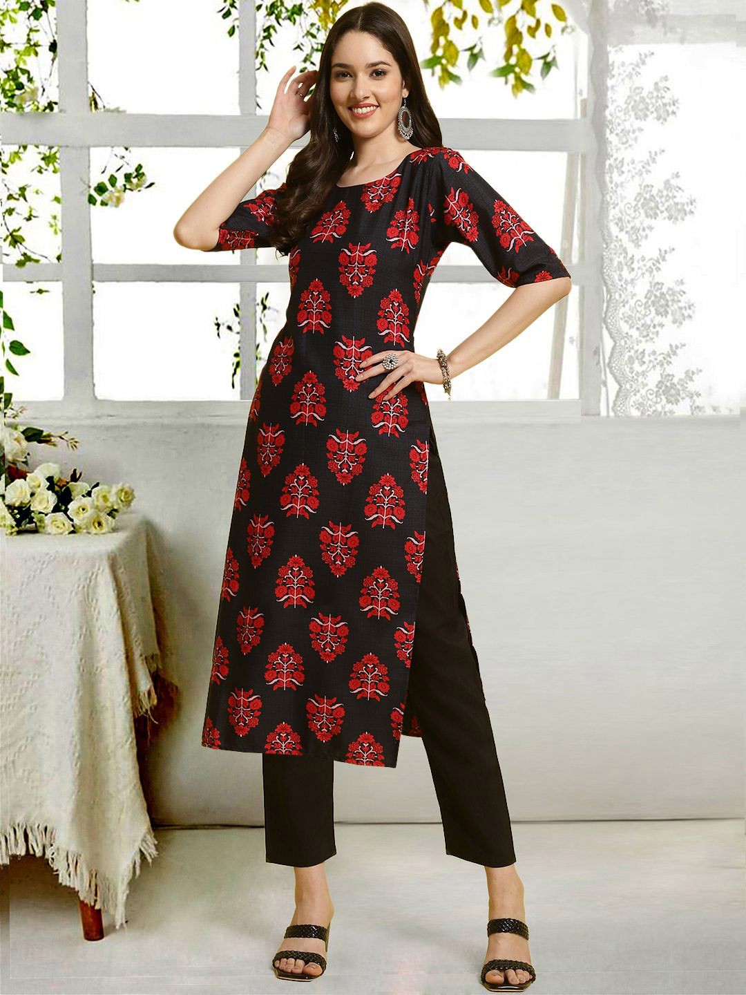 

7Threads Floral Printed Round Neck Straight Kurta With Trousers, Navy blue