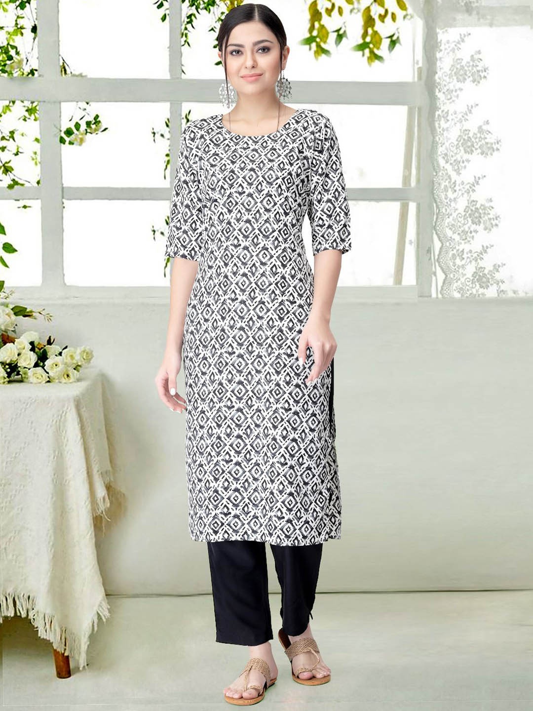 

7Threads Geometric Printed Round Neck Straight Kurta With Trousers, Black