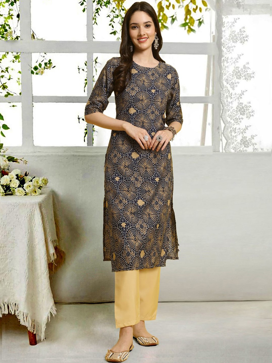 

7Threads Ethnic Motifs Printed Round Neck Straight Kurta With Trousers, Navy blue