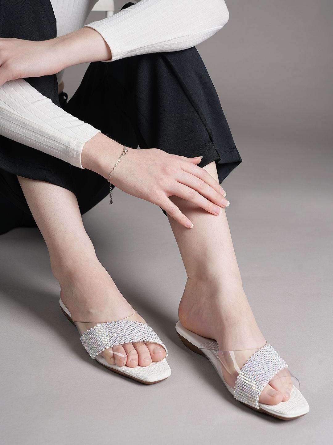 

Lavie Women Embellished Open Toe Flats, Silver