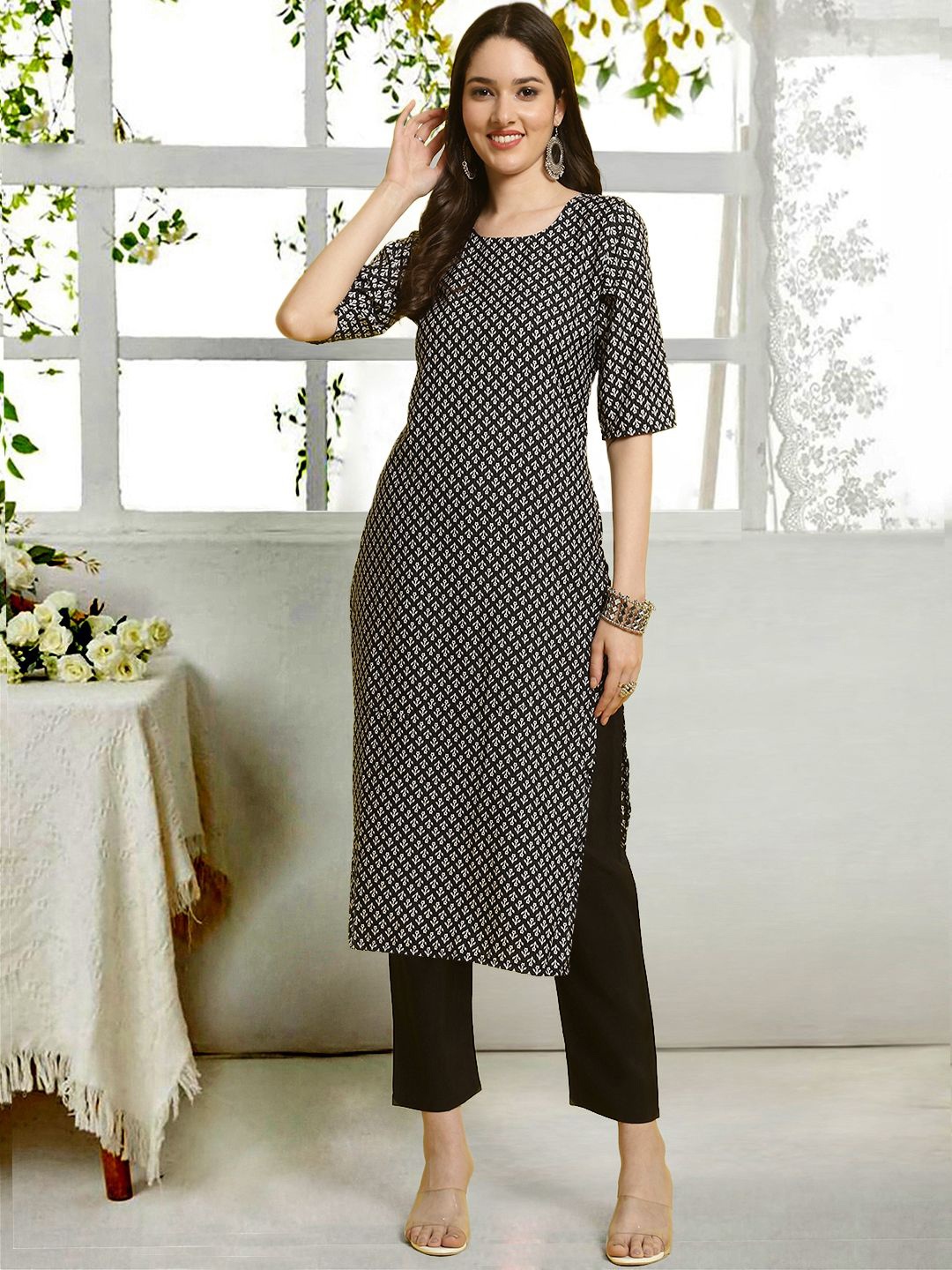 

7Threads Women Ethnic Motifs Printed Regular Kurta with Trousers, Black