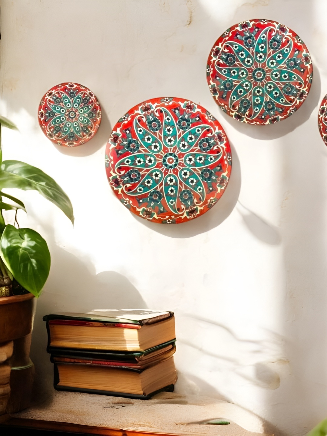 

JIKRAA 5-Pcs Blue & Red Printed Round Wall Plates