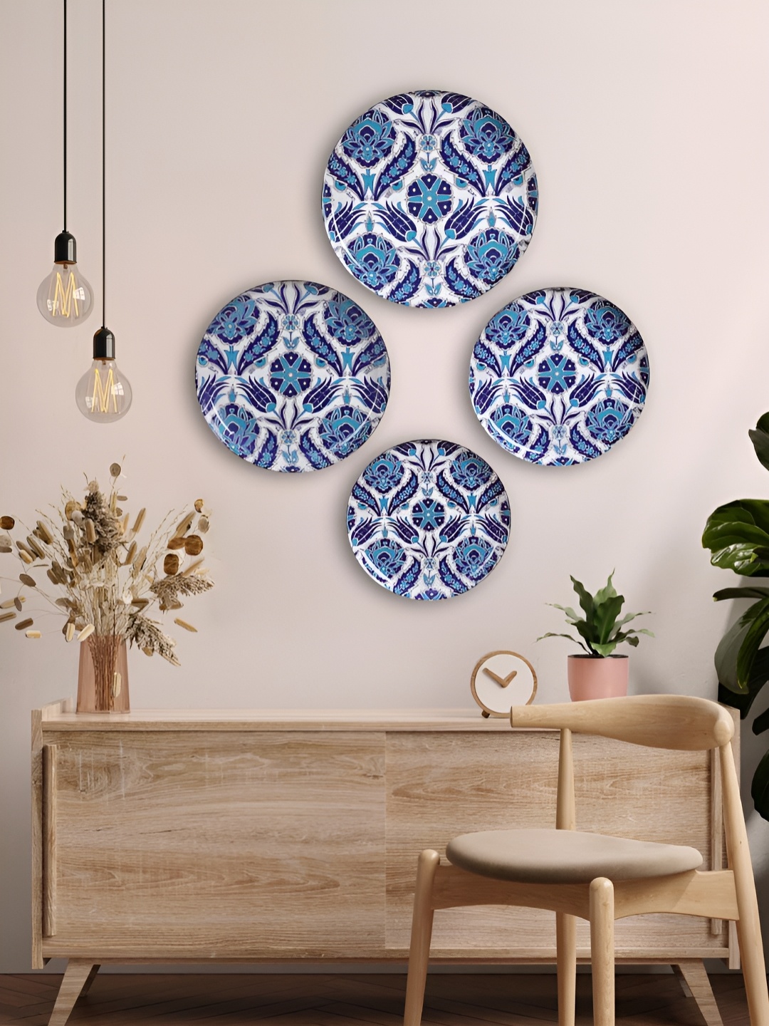 

JIKRAA 4Pcs White & Blue Printed Round Shaped Metal Wall Decor Plates