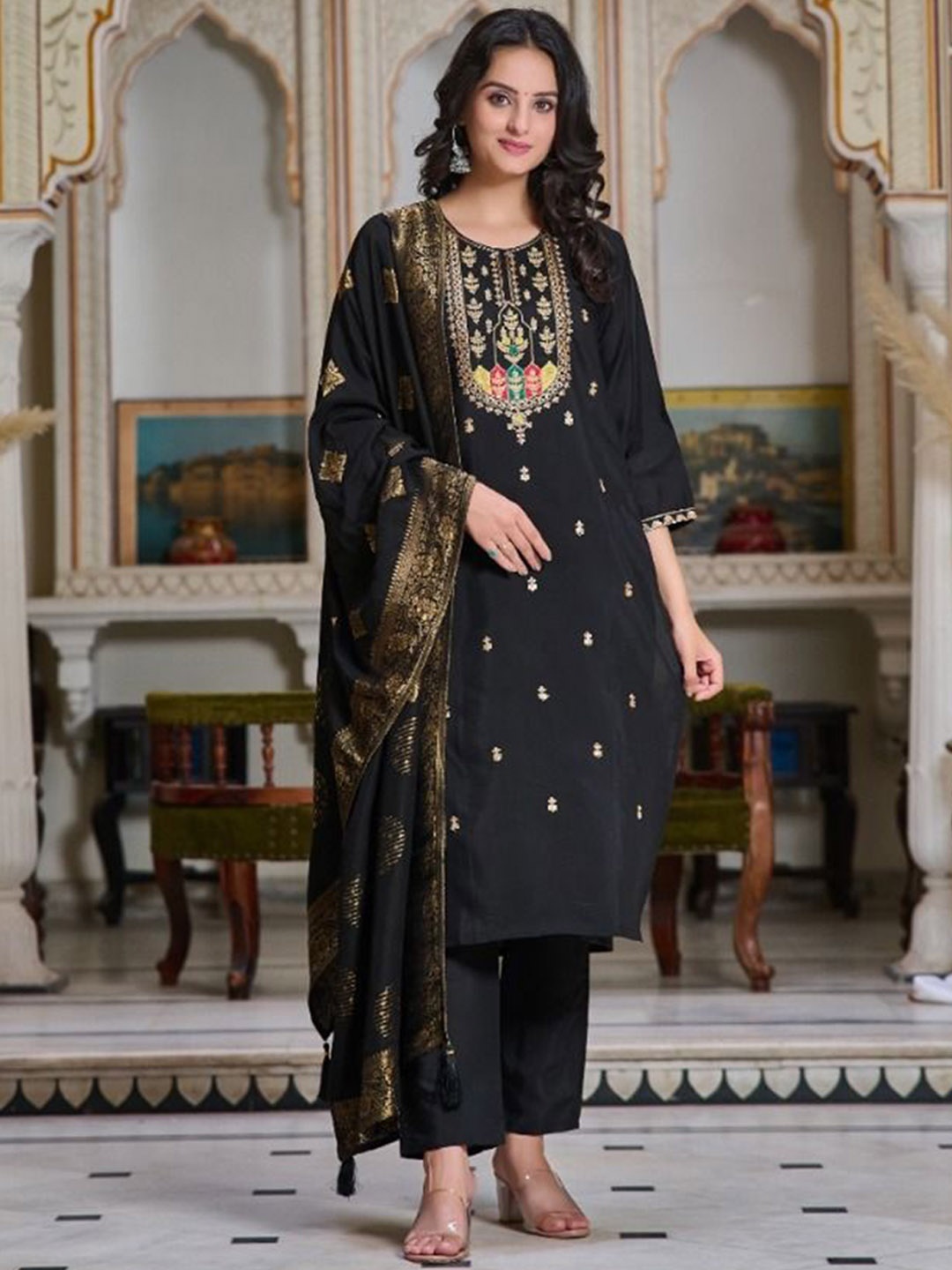 

IZIBRA Women Embroidered Regular Chanderi Cotton Kurta with Trousers & With Dupatta, Black