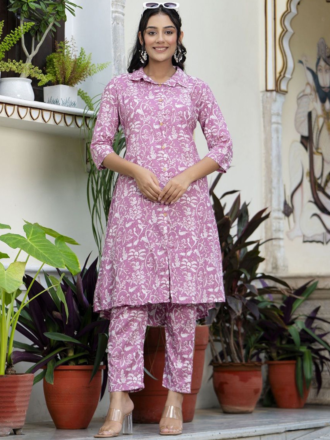 

Demirner Women Floral Printed Regular Kurta with Trousers, Pink