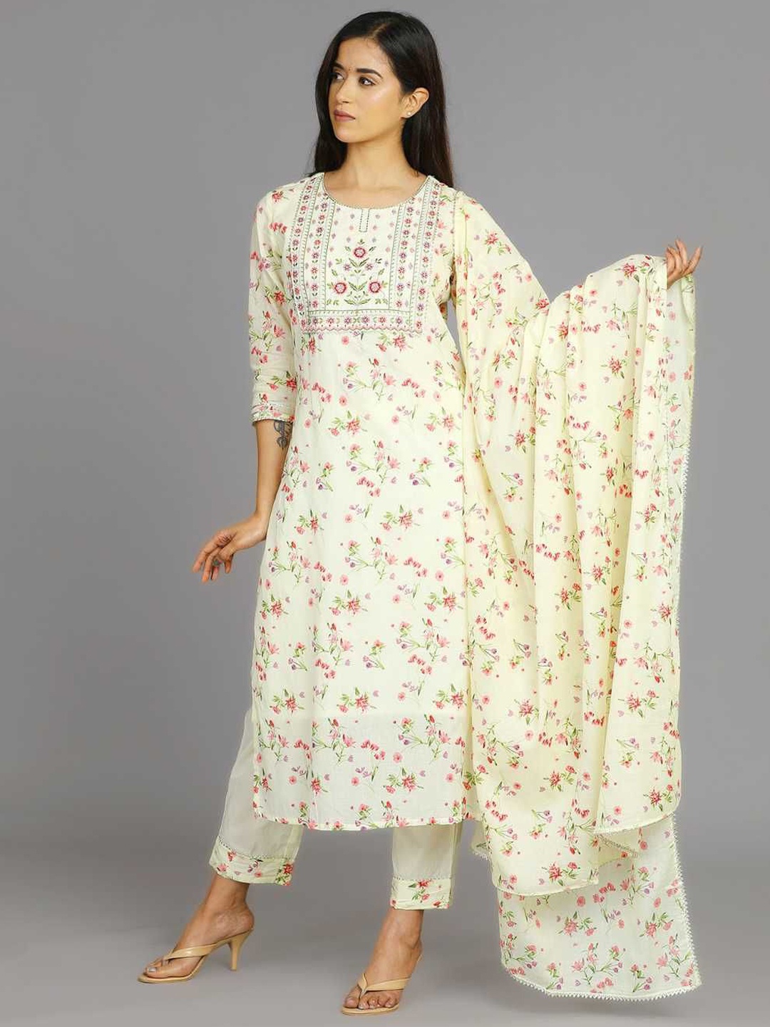 

AAVARANA BY KARNIKA Women Floral Printed Regular Pure Cotton Kurta with Pyjamas & With Dupatta, Yellow