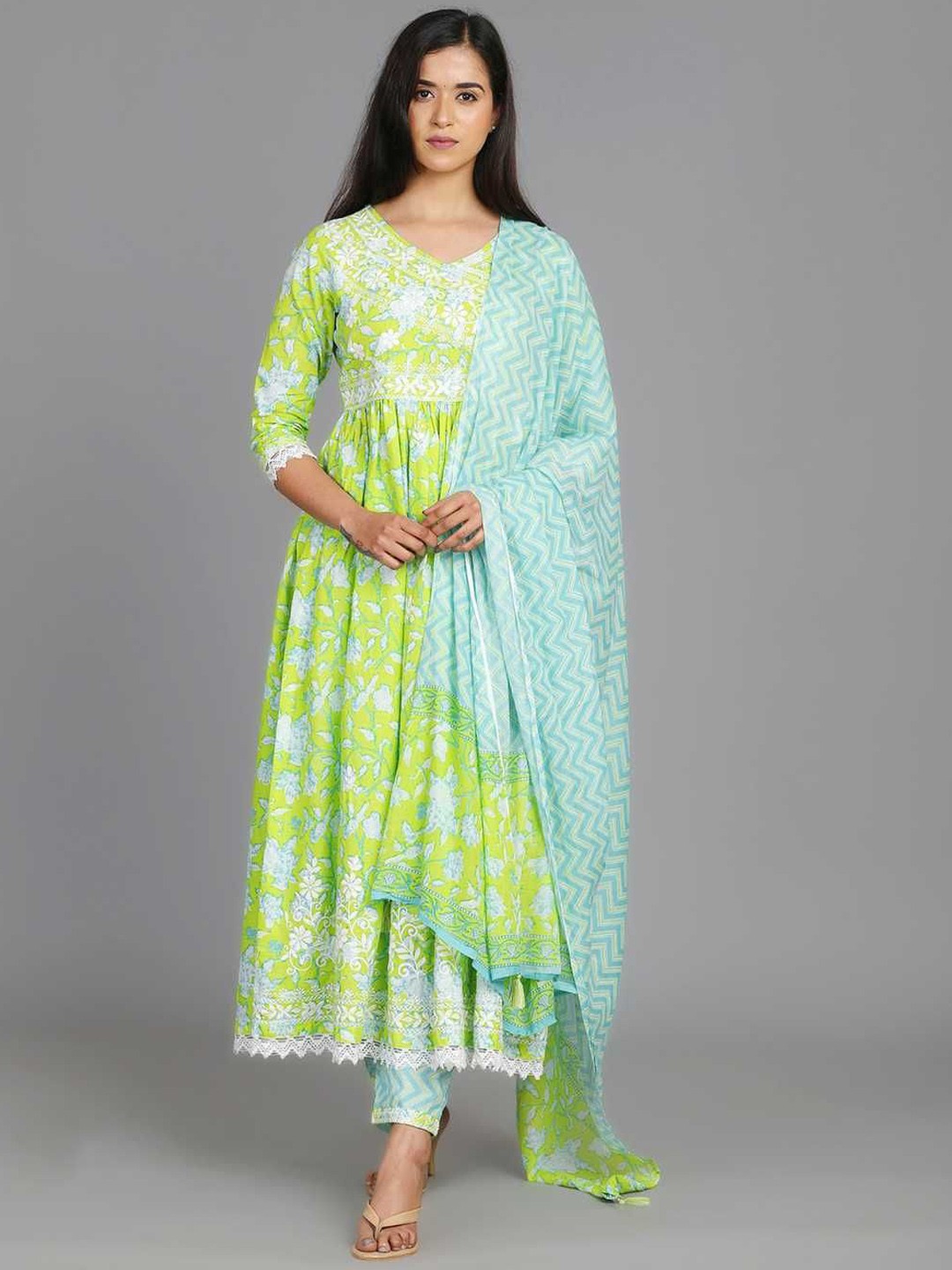 

AAVARANA BY KARNIKA Women Floral Printed Regular Pure Cotton Kurta with Pyjamas & With Dupatta, Lime green