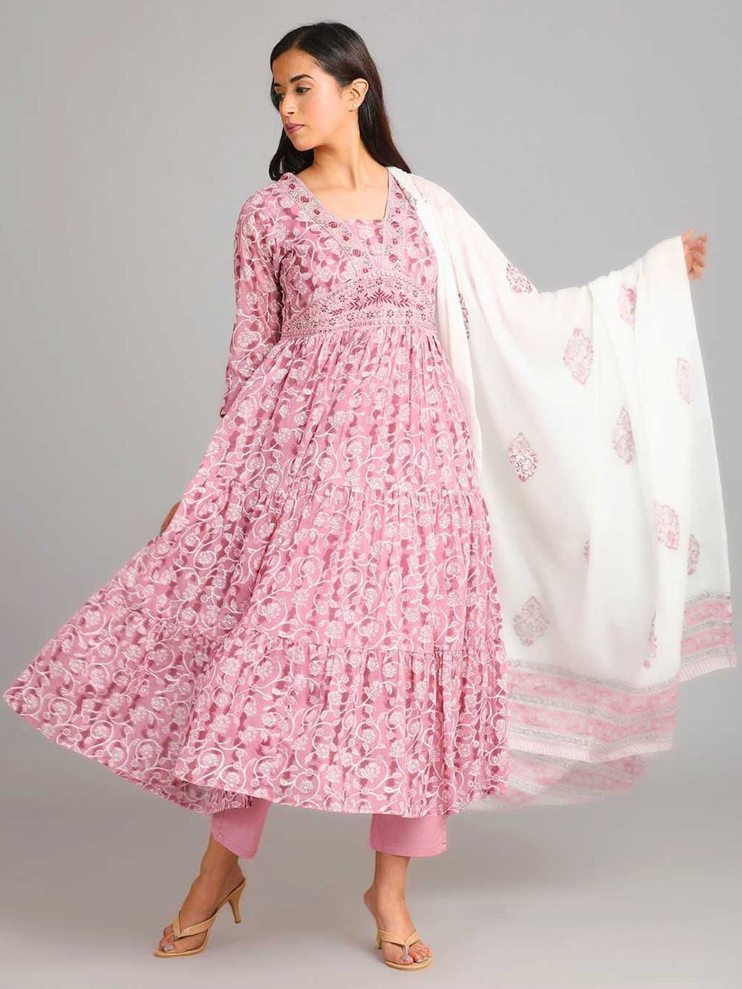 

AAVARANA BY KARNIKA Women Floral Printed Regular Pure Cotton Kurta with Pyjamas & With Dupatta, Pink