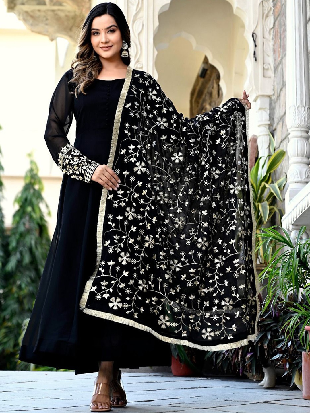 

GRISHU COLLECTION Round Neck Georgette Anarkali Kurta With Trousers & Dupatta, Black