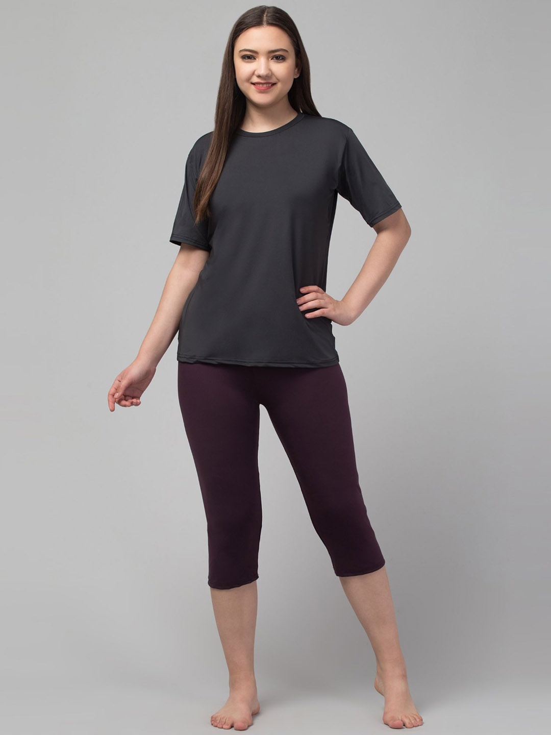 

CKARFE Women Full Coverage T-Shirt With Capri Swimwear, Grey