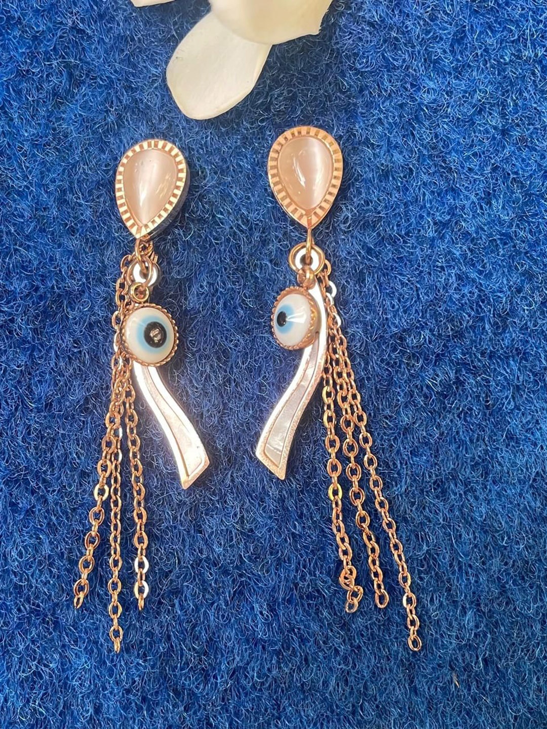 

MONI LIFESTYLE Gold Plated Artificial Stones Studded Contemporary Drop Earrings