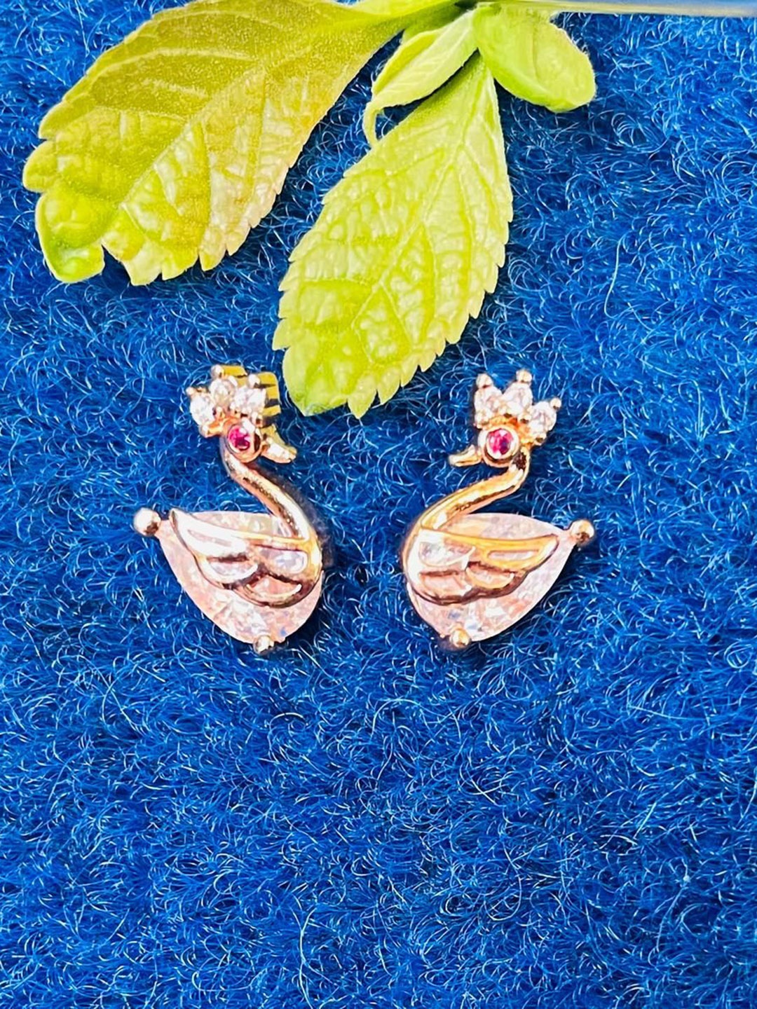 

MONI LIFESTYLE Rose Gold-Plated Artificial Stones Studded Quirky Shaped Studs