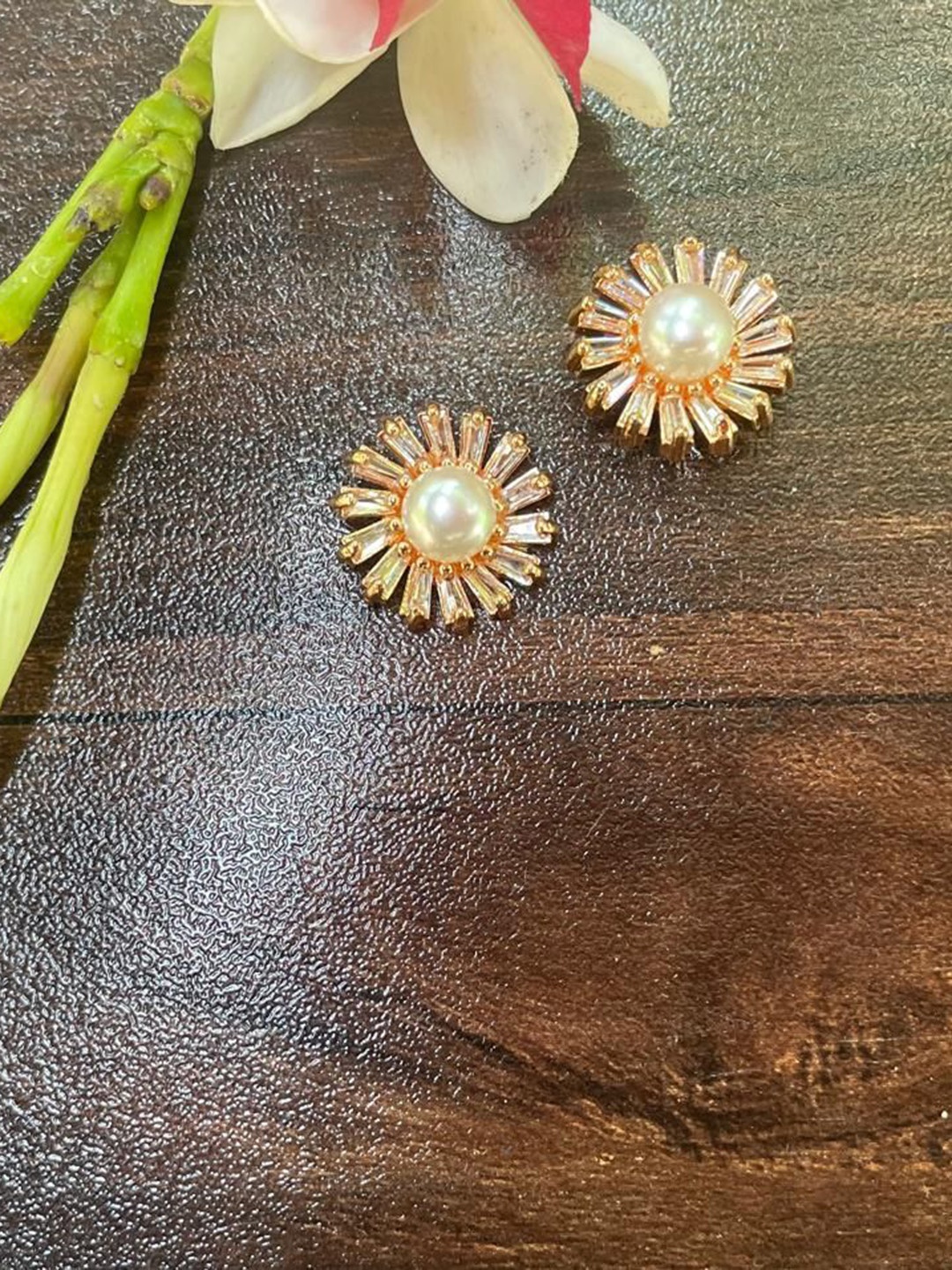 

MONI LIFESTYLE Rose Gold Plated Circular Shaped Pearl Studs
