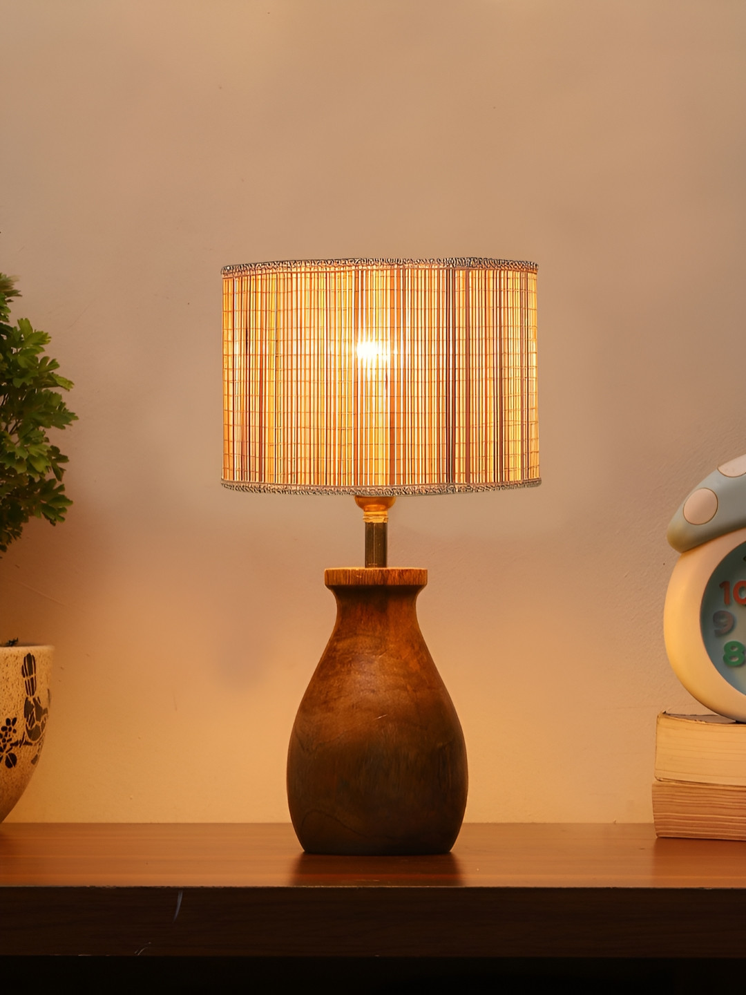 

Aura Beige Wood Traditional Abstract Shaped Table Lamp