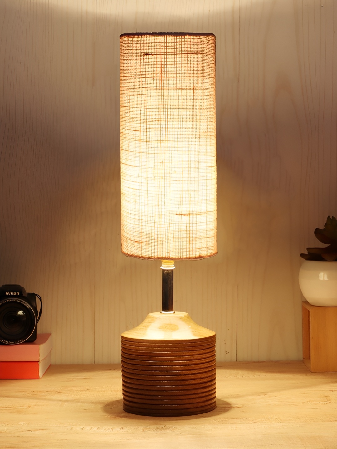 

Aura White Wood Traditional Abstract Shaped Table Lamp